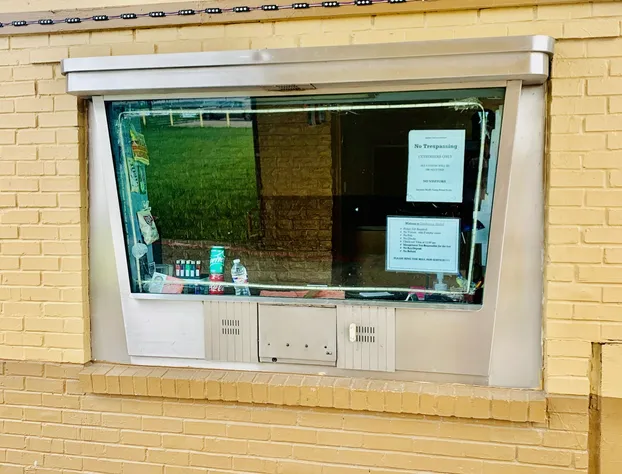 Embassy motel hotel detail image 4