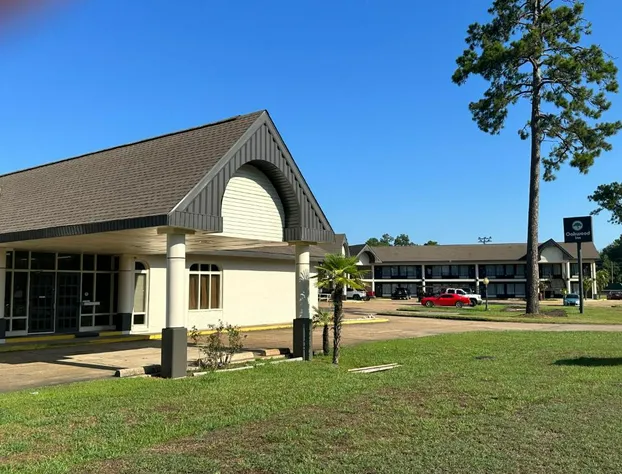 Oakwood Inn Oakdale hotel detail image 1