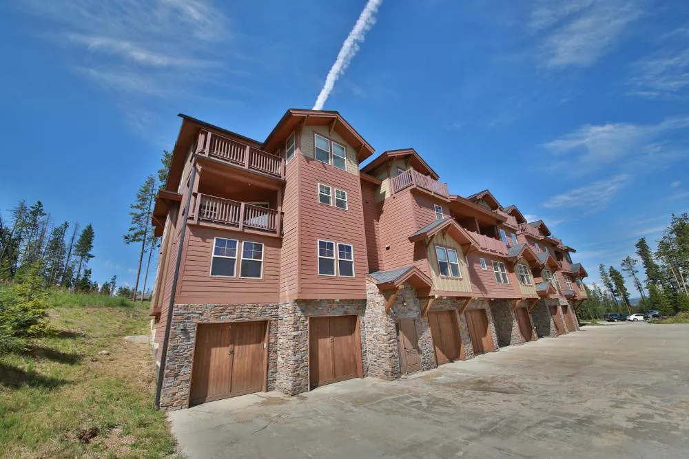 Arrowhead 31 hotel hero