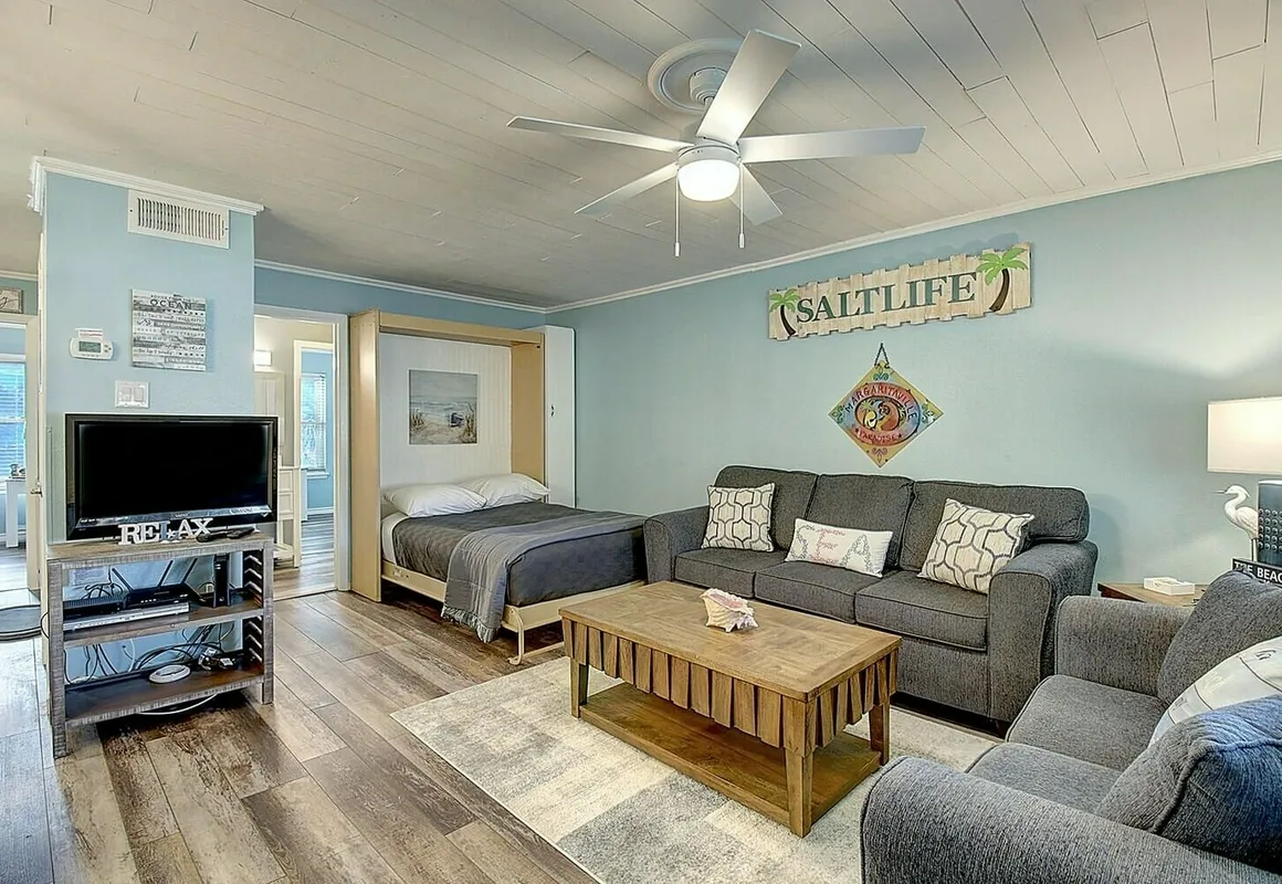 Courtyard #211 1 Bedroom Condo By Redawning hotel hero