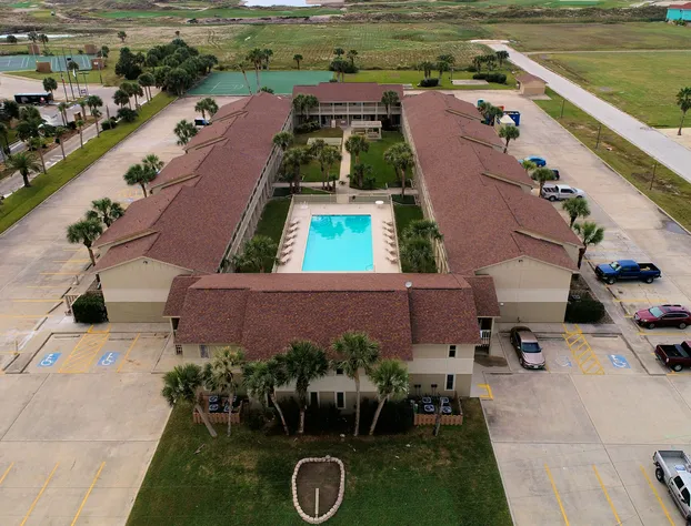 Courtyard #211 1 Bedroom Condo By Redawning hotel detail image 1