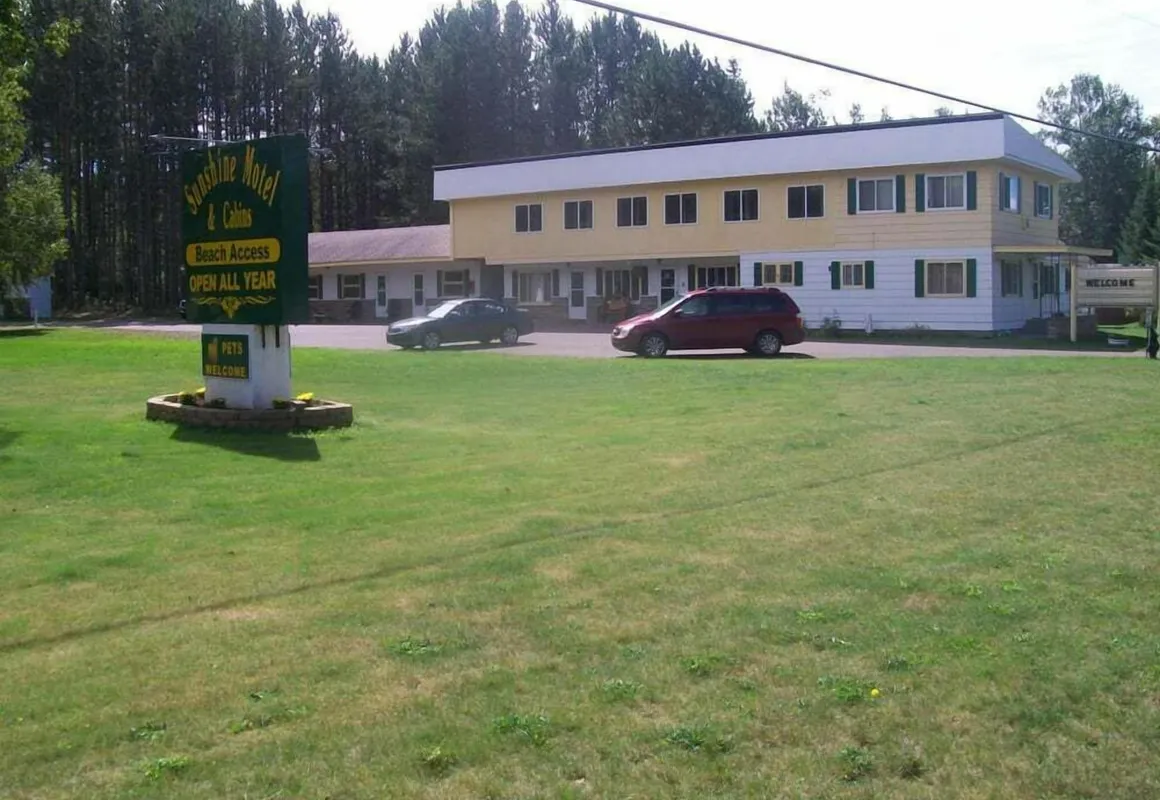 Sunshine Motel and Cabins hotel hero