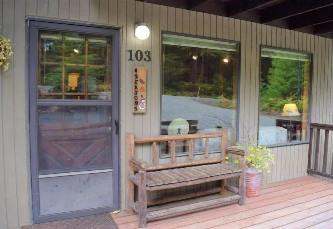 Four Seasons hotel hero