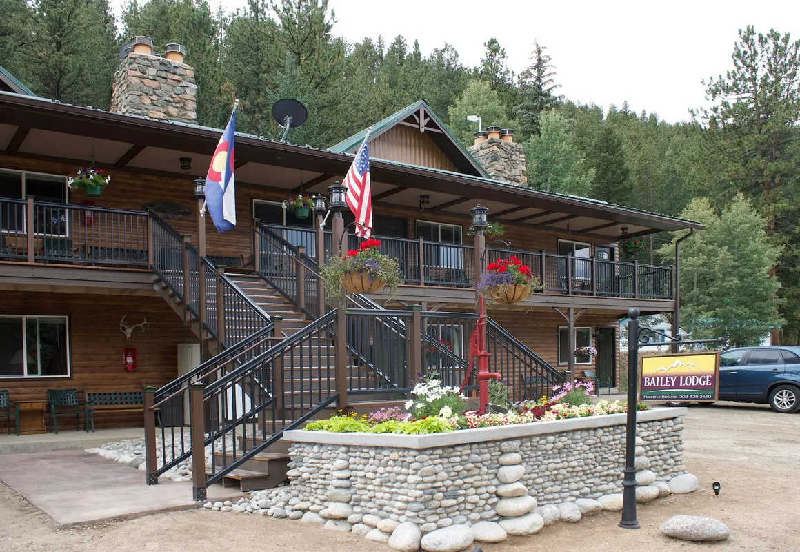 Bailey Lodge hotel hero