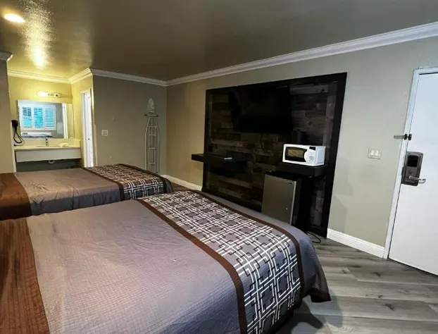 New American Inn and Suites hotel detail image 3