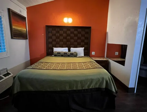 New American Inn and Suites hotel detail image 3