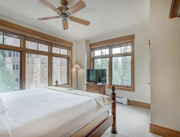 Premier 3 Bedroom Ski in, Ski out Lone Eagle Condo With the Best Access to Skiing in Keystone hotel detail image 3