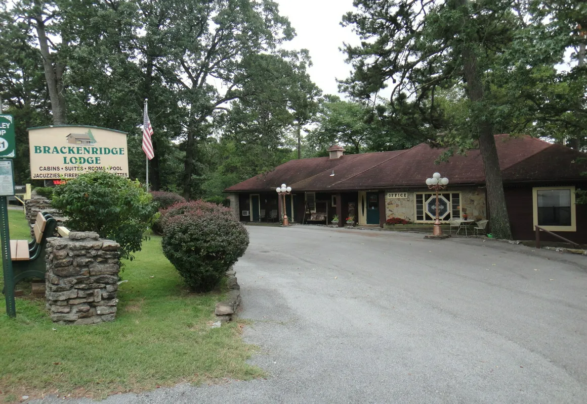 Brackenridge Lodge hotel hero