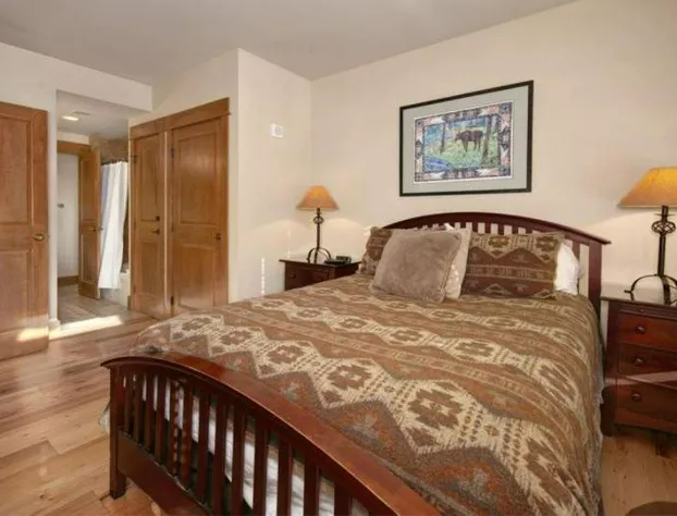 Premier 2 Bedroom Ski in, Ski out Lone Eagle Condo With the Best Access to Skiing in Keystone hotel detail image 4