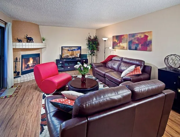 Tempe Escape · Prime Location, Sparkling Pool, Bbq, Tennis Court hotel detail image 2