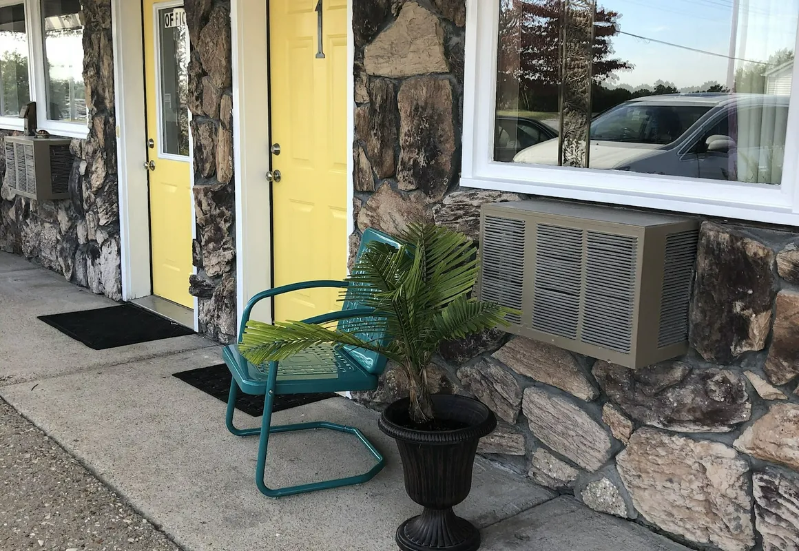 Triangle Inn Motel hotel hero