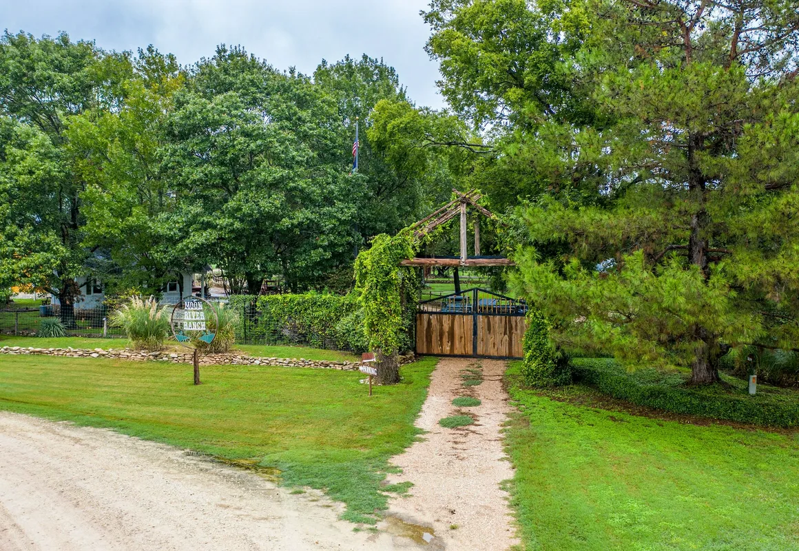 Moon River Ranch hotel hero