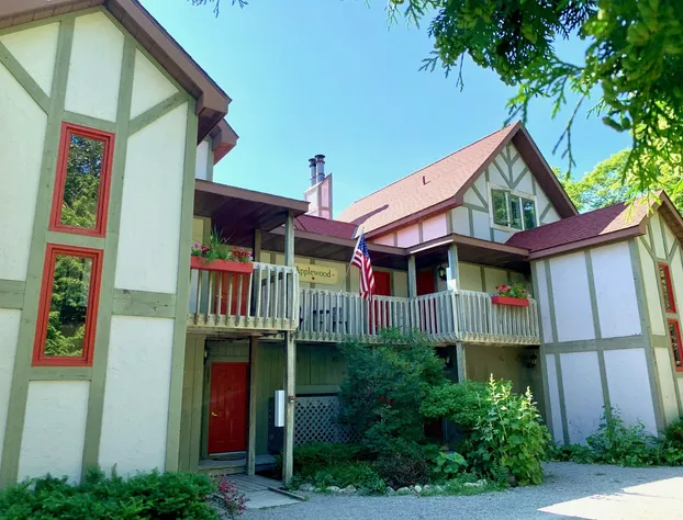 Sunset Condominiums hotel detail image 1