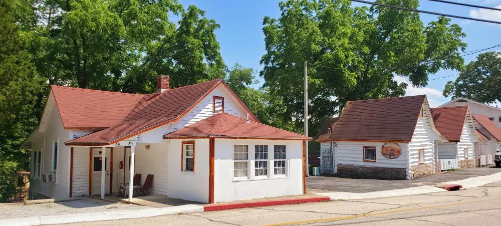 Log Cabin Inn hotel hero