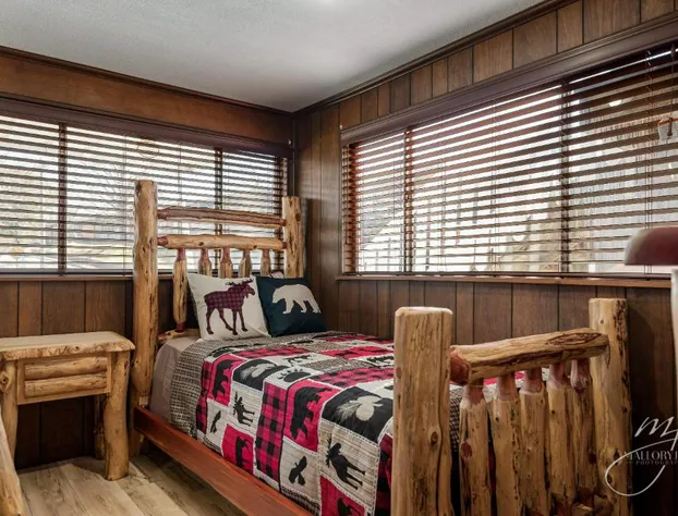 Log Cabin Inn hotel detail image 3