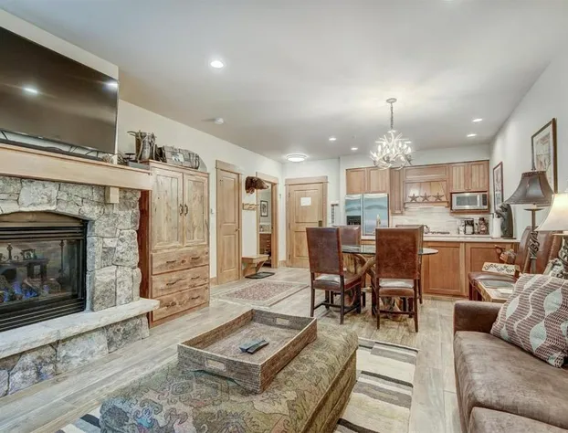 Premier 1 Bedroom Ski in, Ski out Lone Eagle Condo With the Best Access to Skiing in Keystone hotel detail image 2