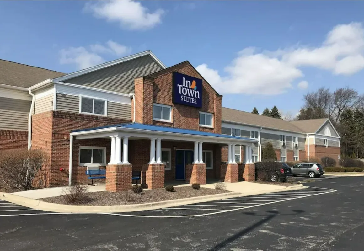 InTown Suites Extended Stay Chicago IL - Oakbrook hotel hero