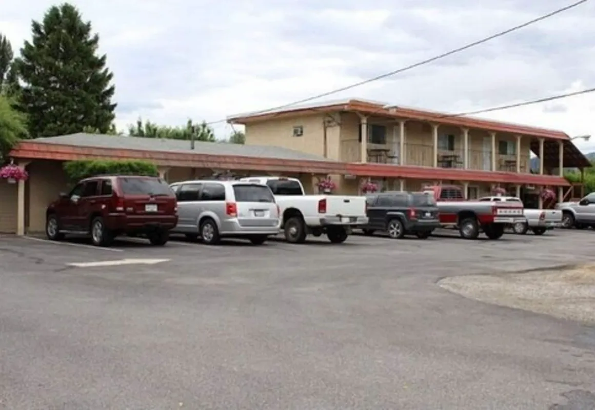 Maple Leaf Motel & RV Resort hotel hero