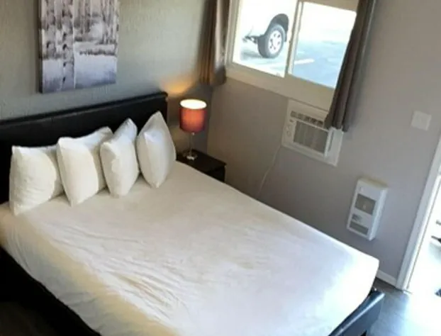 Maple Leaf Motel & RV Resort hotel detail image 3