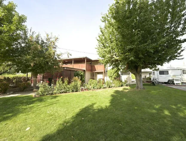 Maple Leaf Motel & RV Resort hotel detail image 2