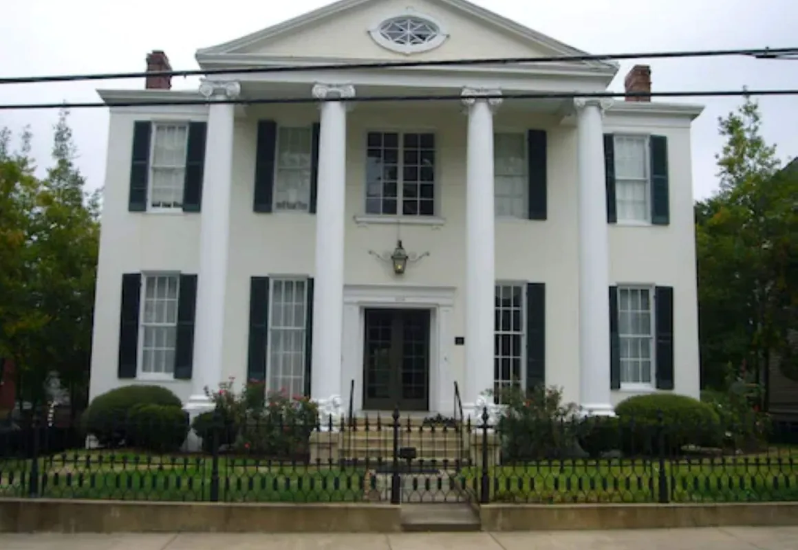 The Pillars in Natchez B&B hotel hero