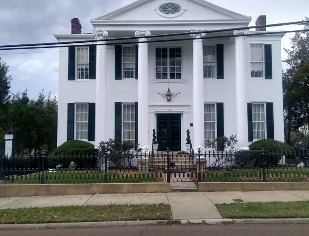 The Pillars in Natchez B&B hotel detail image 2