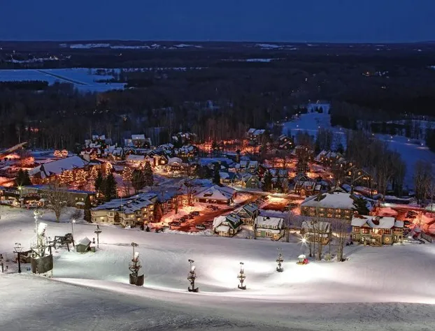 Spacious 2 Bed At Crystal Mountain Resort 2 Bedroom Condo by RedAwning hotel detail image 1