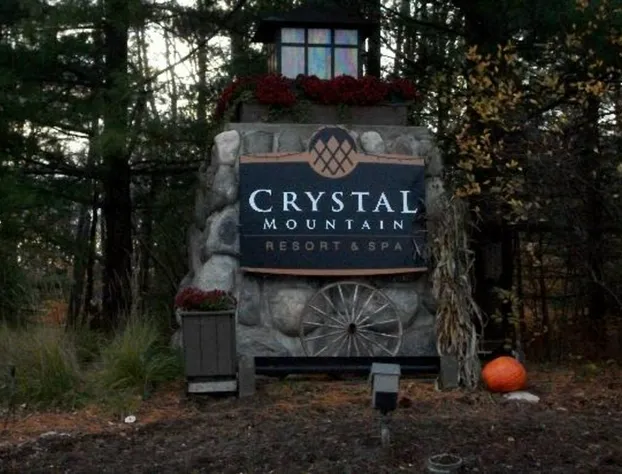 Spacious 2 Bed At Crystal Mountain Resort 2 Bedroom Condo by RedAwning hotel detail image 3
