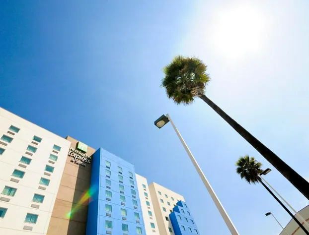 Holiday Inn Express Hotel & Suites Toluca Zona Aeropuerto by IHG hotel detail image 1