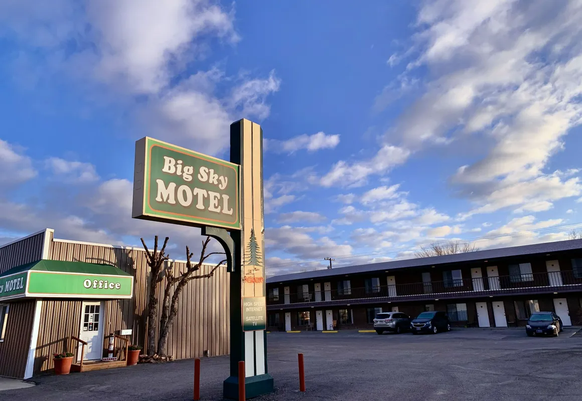Big Sky Motel hotel hero