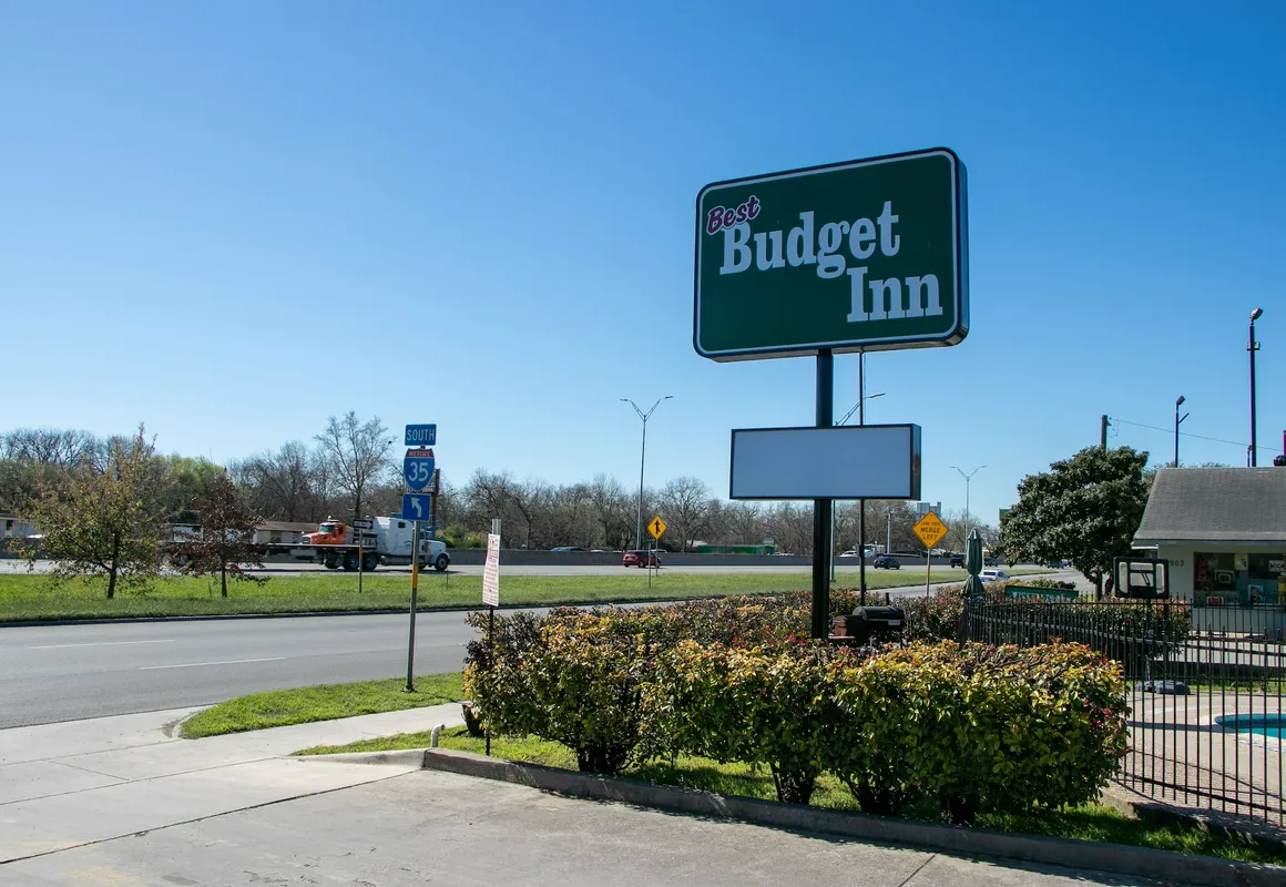 Best Budget Inn hotel hero