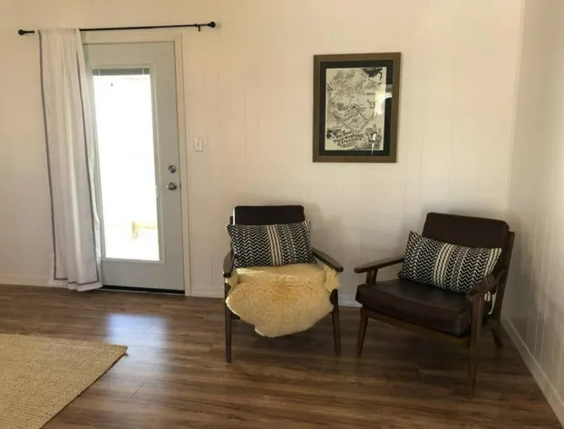 Beach House in Alpine hotel detail image 3