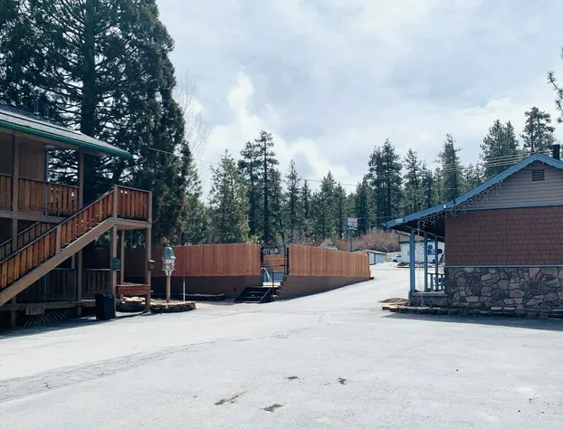 Snow Bear Lodge hotel detail image 1