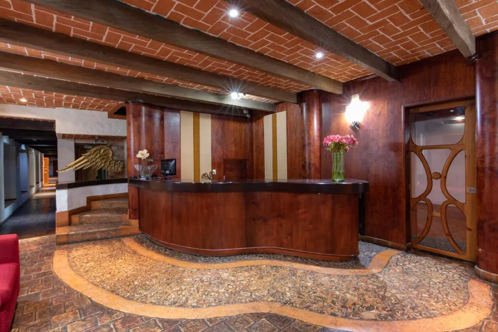 Plaza Magnolias Suites hotel hero