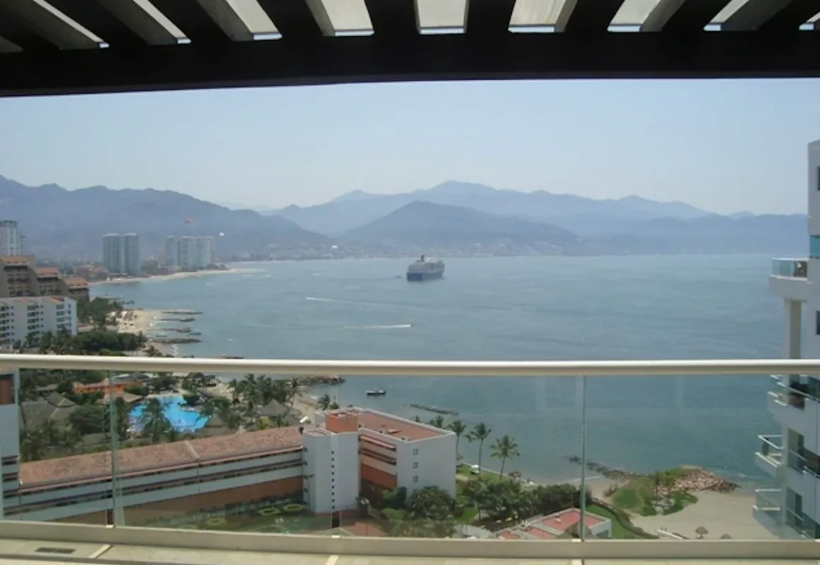 Unlimited Luxury ZAMORA Condo hotel hero