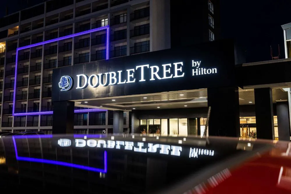 DoubleTree by Hilton Calgary North hotel hero