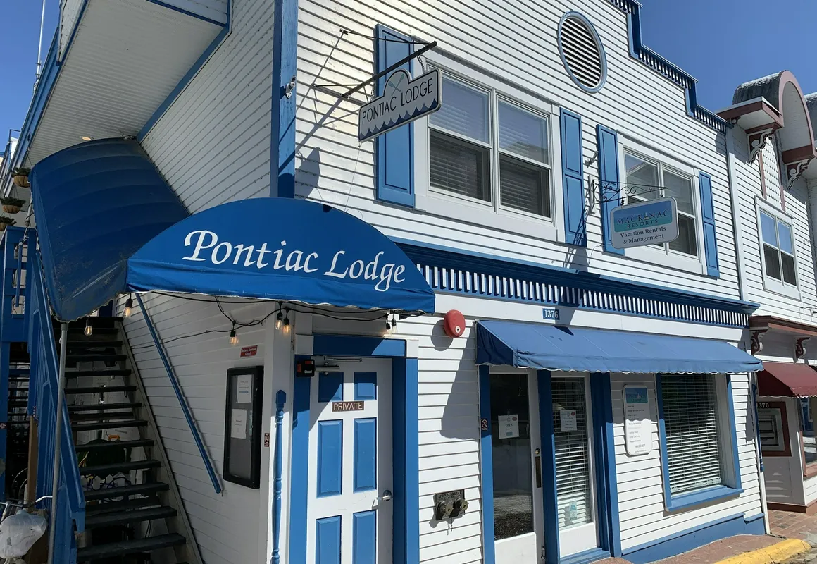 Pontiac Lodge hotel hero