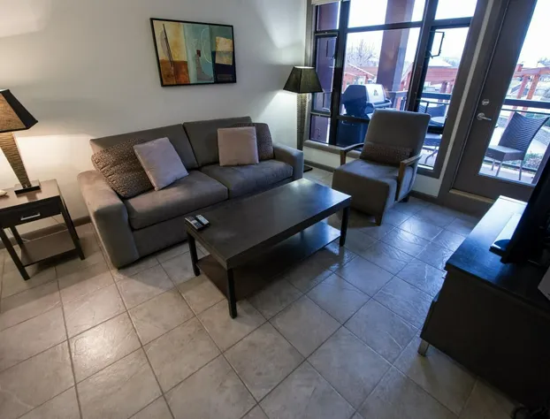 Bright Apartment Facing Pool Area #423 hotel detail image 4