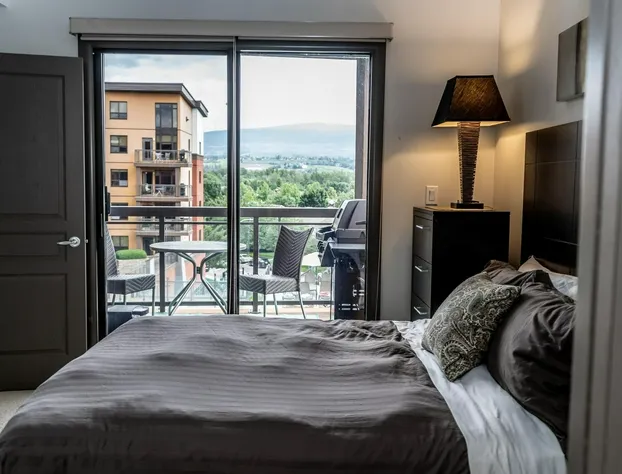 2 Bed 2 Bath Corner Unit Overlooking Pool #501 hotel detail image 2