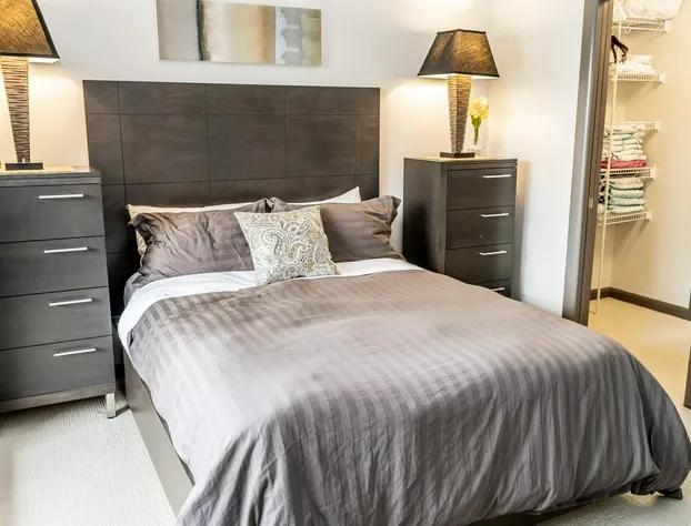 2 Bed 2 Bath Corner Unit Overlooking Pool #501 hotel detail image 3