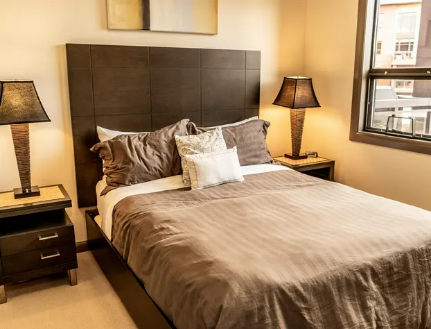 2 Bed 2 Bath Corner Unit Overlooking Pool #501 hotel detail image 4