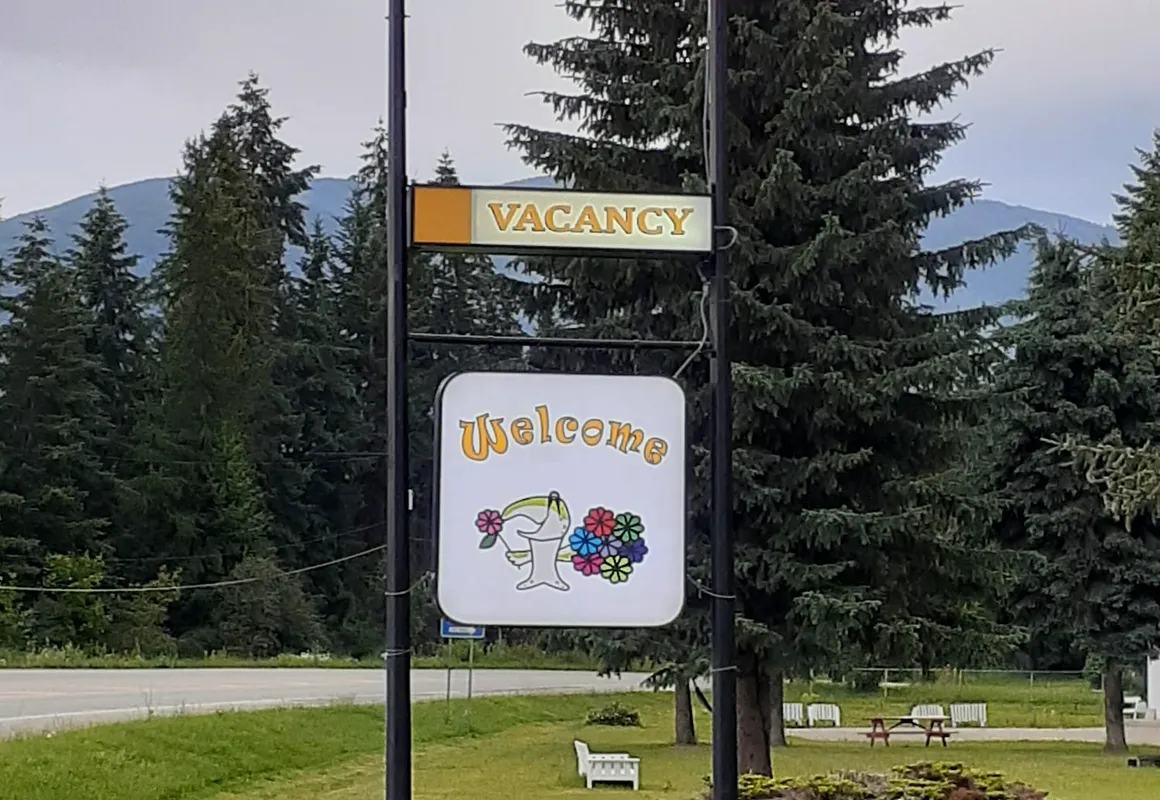 Motel Happy Salmon hotel hero