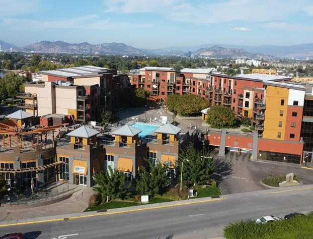 Bright Corner Apartment w / Lake View #418 hotel detail image 3