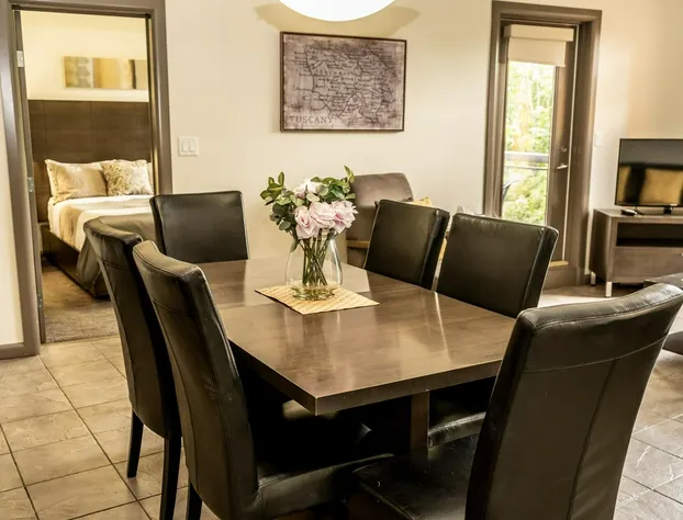 Bright Corner Apartment w / Lake View #418 hotel detail image 4