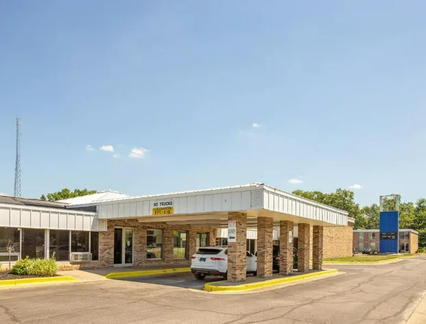 OYO Hotel Mona Lake Muskegon hotel detail image 1