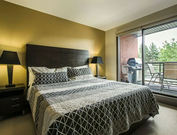 Gorgeous Two Bedroom Two Bath Plus Den by Elevator #249 hotel detail image 4