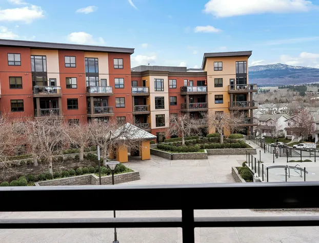 Fifth Floor Pool View #505 hotel detail image 1