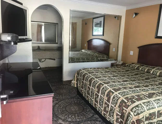 Regency Inn and Suites hotel detail image 2