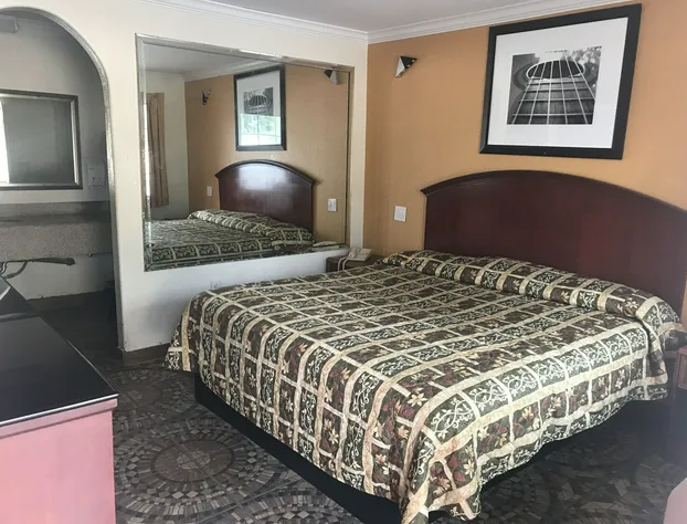 Regency Inn and Suites hotel detail image 4