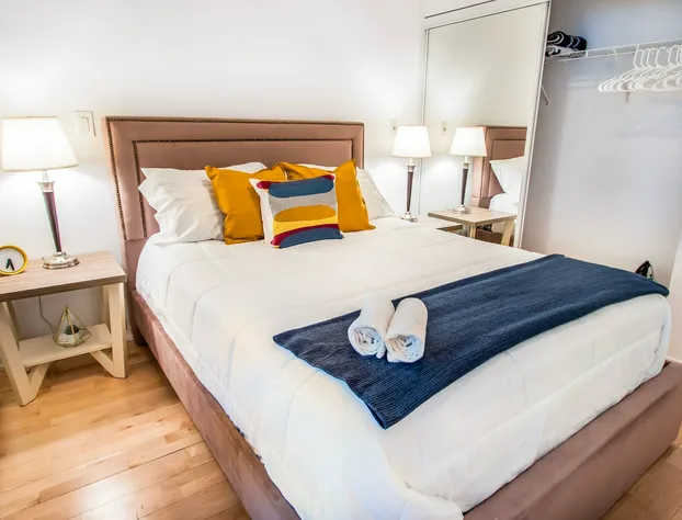 MiCasa Suites - Stylish Condo in Maple Leaf Square hotel detail image 1